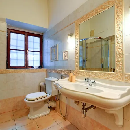 Historic Centre Viii Apartment